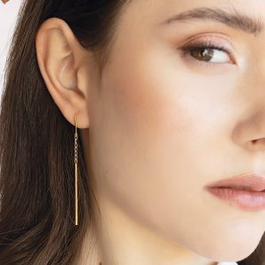 orecchino indossato fiammifero pendente lungo gold